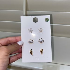 i am selling 3 pairs of earrings